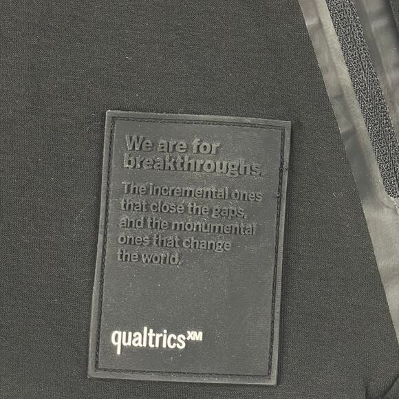 Qualtrics Soft Shell Jacket Black Men's SZ L Pockets Zip Front Hooded EUC - Picture 5 of 11